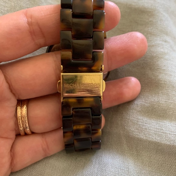 Michael Kors Tortoise Shell Wrist Watch - Picture 4 of 4